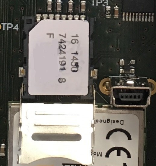 Foto: eingelegte Micro-SIM-Karte im geöffneten Kartenhalter